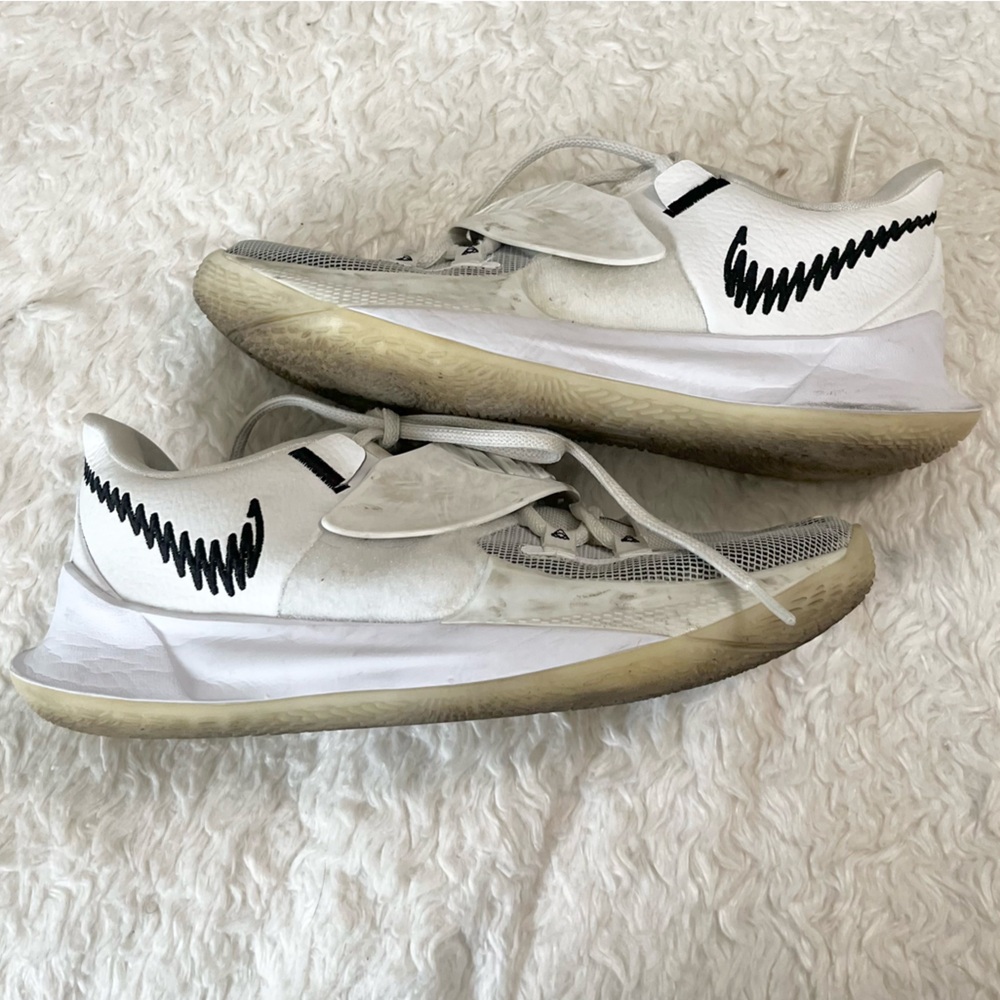 Nike Kyrie Low Eclipse Basketball Shoes 8